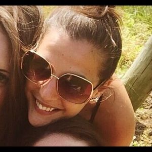 Meet your Posher, Lyndsey